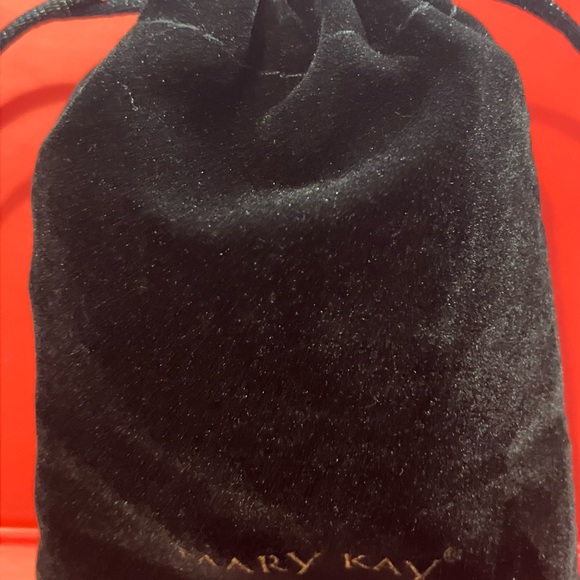 Brand New Mary Kay Necklace - Picture 4 of 4